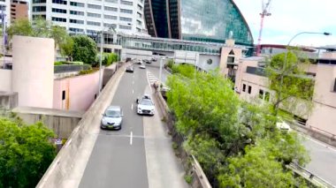 Yoğun caddelerde araba manzarası