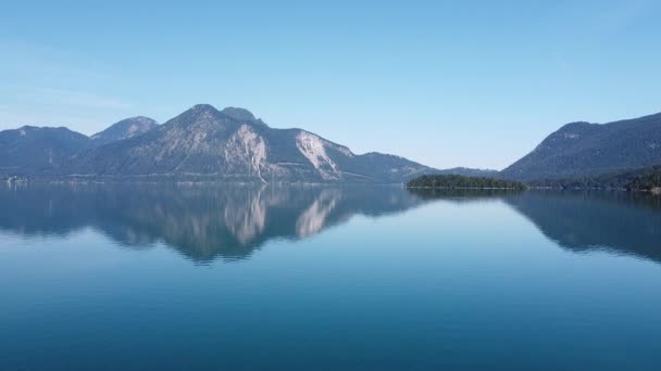ドイツの高山湖 ヴァルチェンゼーでの美しい反射の風景 — ストック動画