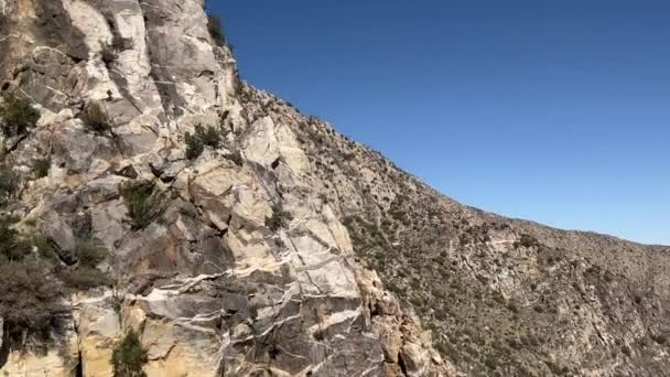 Nagranie Powietrza Jadącego Przez Stromy Kanion Chino Tramwajem Palm Springs — Wideo stockowe