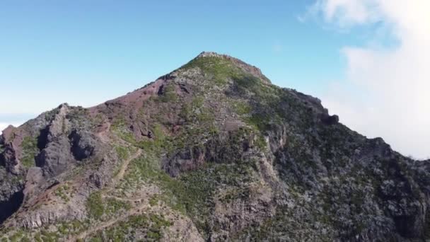 Een Lage Hoek Opname Van Een Wankele Berg Madeira Puerto — Stockvideo