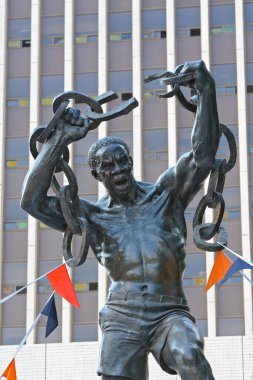 A vertical shot of the Zambian Freedom statue in front of the government offices in downtown Lusaka.