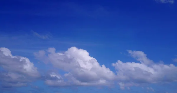 Nuvens Brancas Macias Céu Azul — Fotografia de Stock