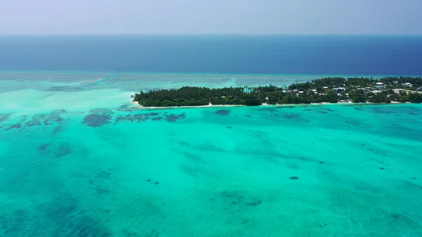 Aerial View Island Houses Trees Surrounded Ocean — Stock Photo, Image