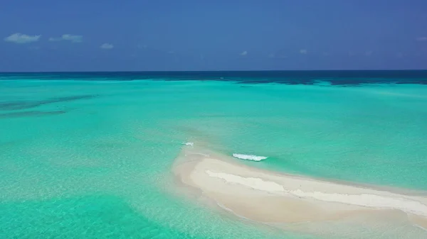 Scénický Výhled Krásnou Písečnou Pláž Tyrkysovou Vodou Maledivách — Stock fotografie