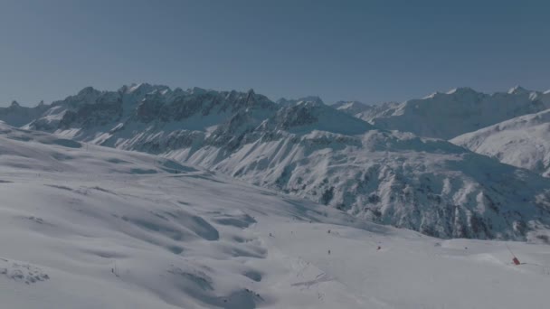 冬のバローレの空中映像 サヴォワ フランススキー場と自然 冬の山 — ストック動画