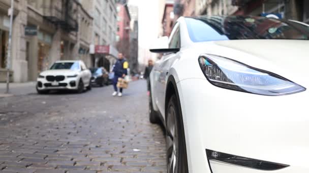 Plan Tesla Model Dans Les Rues New York — Video