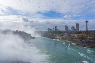 Meşhur Niagara Şelalesinin güzel bir manzarası, New York, Kanada