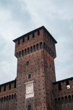 Sforza Kalesi 'nin dikey görüntüsü, Sempione Parkı, Milano