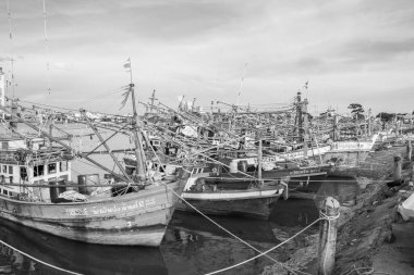 Tayland 'ın güneydoğu Asya' daki bir rıhtımında Tayland balıkçı teknesi.