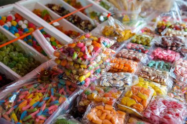 Çeşitli rengarenk şekerlemelerin yakın çekimi