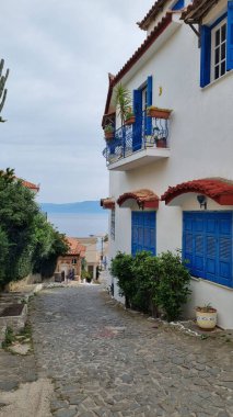 Yunanistan 'daki Koroni sahil köyünün dikey çekimi