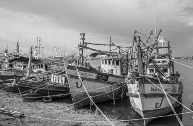 Tayland 'ın güneydoğu Asya' daki bir rıhtımında Tayland balıkçı teknesi.