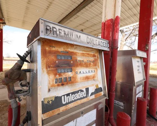 Primer Plano Una Vieja Bomba Gasolina Oxidada Que Funciona Una —  Fotos de Stock