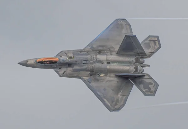 Low Angle Shot Raptor Jet Flying Sky — Stock Photo, Image