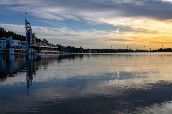 Solnedgång Vid Maltesjön Poznan Uppifrån Vattnet Sommar Promenad Den Gyllene — Stockfoto
