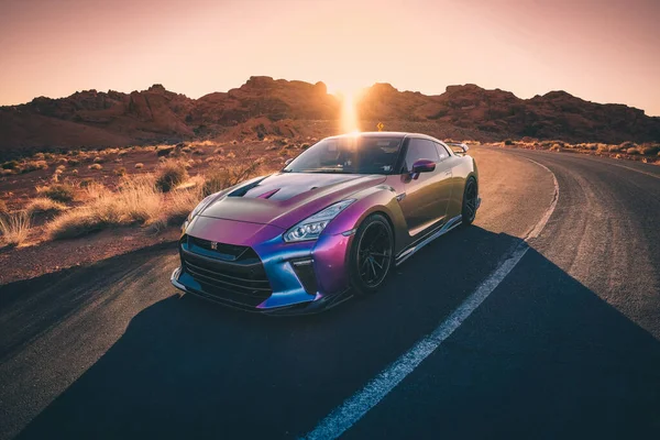Een Close Van Een Paarse Nissan Tijdens Zonsondergang Nevada — Stockfoto