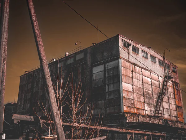 Старое Заброшенное Здание Фабрики — стоковое фото