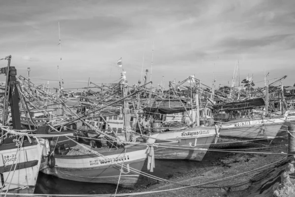 Tayland Güneydoğu Asya Daki Bir Rıhtımında Tayland Balıkçı Teknesi — Stok fotoğraf