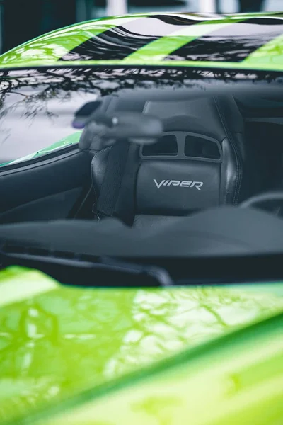 Függőleges Lövés Autó Belső Külső Kilátás Zöld Dodge Viper Srt — Stock Fotó