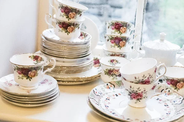 Uppsättning Vintage Kinesiska Porslin Med Blommönster Teashop — Stockfoto