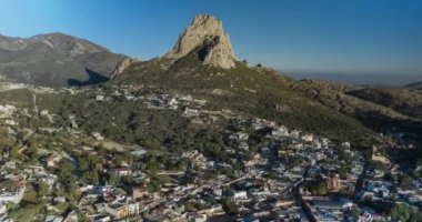 Queretaro, Meksika 'daki Pena de Bernal' ın hava manzarası.