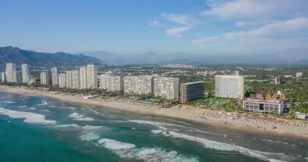 Egy Légi Felvétel Modern Épületekről Acapulco Partján Mexikóban — Stock videók