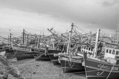 Tayland 'ın güneydoğu Asya' daki bir rıhtımında Tayland balıkçı teknesi.