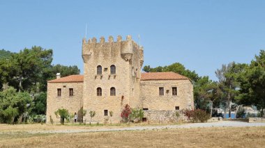 Yunanistan 'ın Gythio kentindeki Tzannetakis Tower yerel müzesinin güzel bir manzarası.