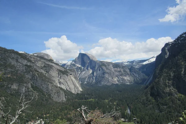 Una Vista Aérea Hermosas Montañas Parque Nacional Yosemite — Foto de Stock