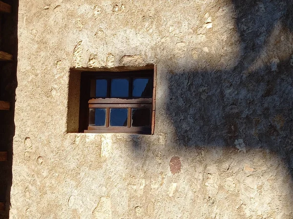 Eski Bir Taş Binanın Penceresi — Stok fotoğraf