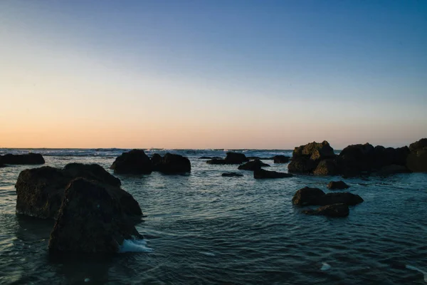 Μια Γραφική Θέα Μιας Όμορφης Θάλασσας Που Αιχμαλωτίζεται Από Μια — Φωτογραφία Αρχείου