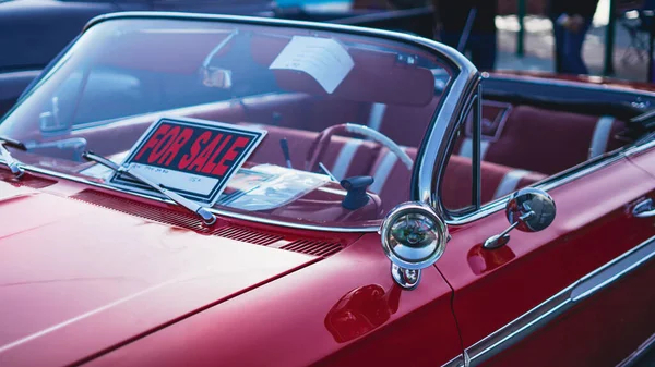 Czerwony Kabriolet Chevrolet Impala Klasycznym Samochodzie Show Santa Paula California — Zdjęcie stockowe
