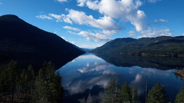 Ein Malerischer Blick Auf Die Berge Rund Den Sproat Lake — Stockfoto