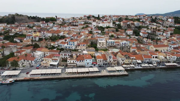 Eine Luftaufnahme Des Traditionellen Griechischen Fischerdorfes Koroni — Stockfoto