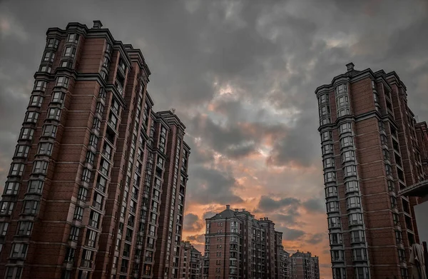 Egy Gyönyörű Felvétel Jin Qiao Apartment Komplexumról Aranyóra Alatt — Stock Fotó