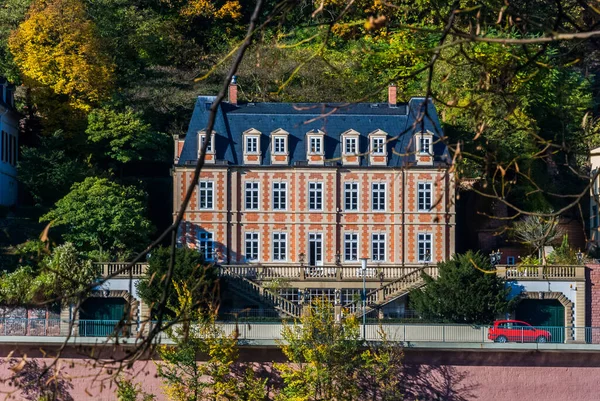 Een Prachtig Gebouw Een Zonnige Dag Heidelberg Duitsland — Stockfoto