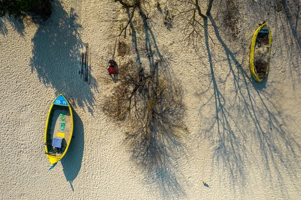ポーランドのソフトにあるバルト海と漁船の90度の空中ビュー — ストック写真