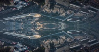 Bir İHA 'nın Mexico City üzerinde ayna efektiyle yaptığı bir çekim.