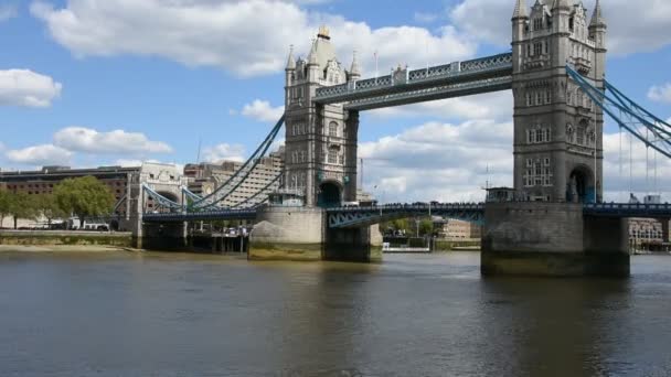 著名的塔桥 这一定是游览的地方 也是这个城市的主要景点 英国伦敦 — 图库视频影像