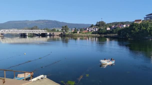 Ποταμός Βερντούγκο Και Χωριό Πόντε Σαμπάιο Της Γαλικίας Μεσαιωνική Του — Αρχείο Βίντεο