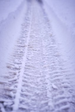 Romanya 'nın Cluj kentinde otomobil kar sahası