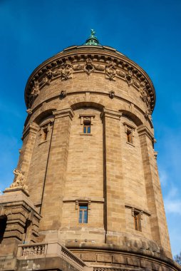 Almanya 'daki Mannheim' ın eski su kulesi.