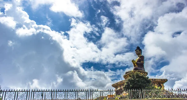 Statua Buddha Contro Cielo Blu Nuvoloso Buddha Park Ravangla Sikkim — Foto Stock