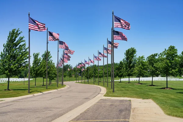 Μια Άποψη Του Πάρκου Μνήμης Που Περιβάλλεται Από Αμερικανικές Σημαίες — Φωτογραφία Αρχείου