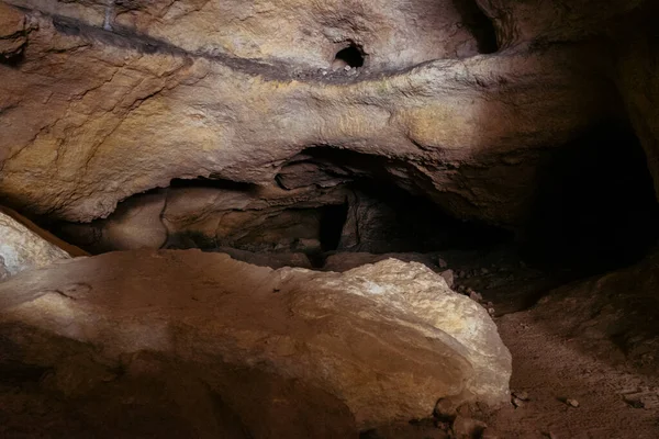 Long Plan Exposition Une Grotte Avec Des Rayons Lumière Brillants — Photo