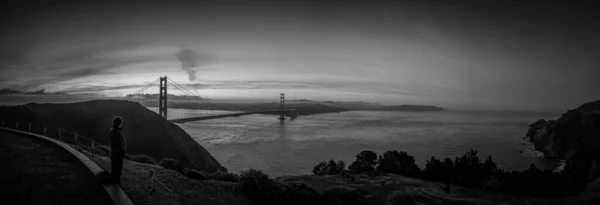 金门大桥和海湾的黑白全景 — 图库照片