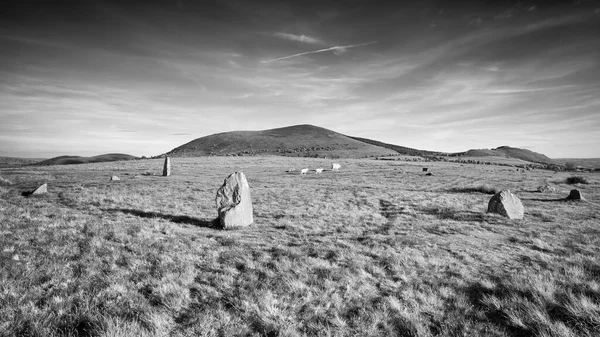 Μια Όμορφη Θέα Του Mitchell Fold Stone Circle Και Λόφο — Φωτογραφία Αρχείου