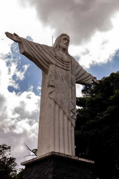 ブラジル サンパウロのセラ ネグラ 2022年3月17日 ネグラの街の視点でキリストを表す像 — ストック写真