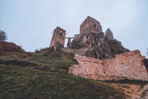 Una Hermosa Toma Las Ruinas Del Castillo Csesznek Hungría Día —  Fotos de Stock