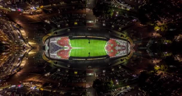 Egy Futballstadion Légi Hiperlapzusa Tükröződik Vízszintesen Éjszaka Mexico City Ben — Stock videók